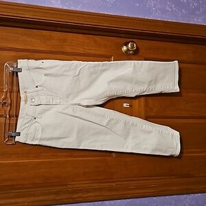 White Levi's Shaping Skinny Capri Pants